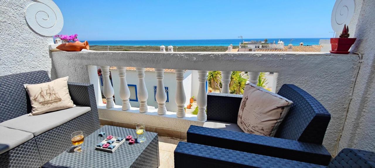 The Swallow'S Rest Beach House - Meia Praia Lagos Bagian luar foto